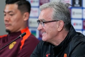 荷甲赛程吃紧，西汉姆冲刺阶段伤情更新，管理层满意，资深球员宣示担当的简单介绍