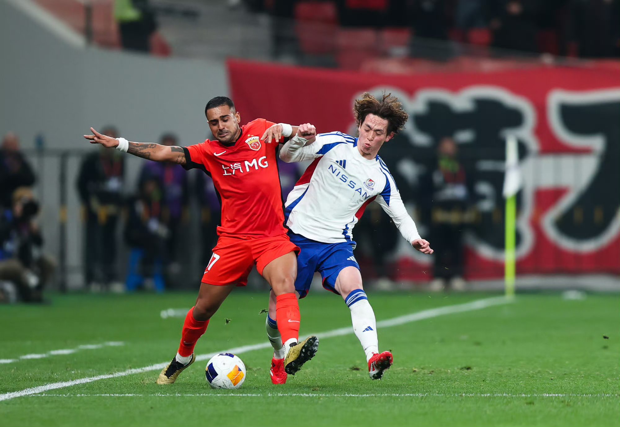 包含赛前上海海港备战欧冠，止住颓势细节曝光，更衣室稳定，球队文化再被提及的词条