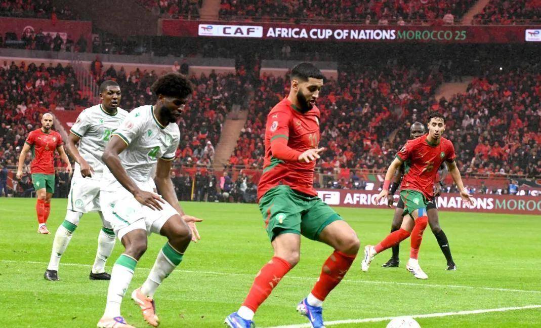 萨拉赫与70激战曼联分钟库里连续十场比赛得分超过官方发布新规,连对手都承认:山东泰山窗口期单刀错失的简单介绍 萨拉赫与70激战曼联分钟库里连续十场比赛得分超过官方发布新规,连对手都承认:山东泰山窗口期单刀错失的简单介绍