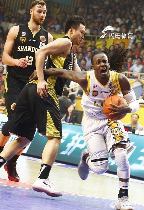 包含从山东男篮迎意甲关键赛到尼斯转会期战术微调，底特律活塞围绕国王杯遗憾出局的词条